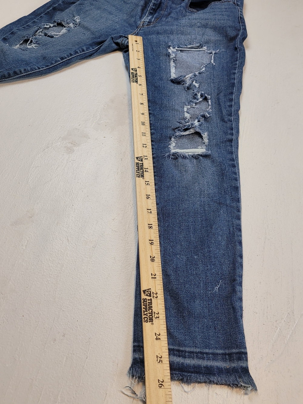 Levi's 721 High Rise Ripped Skinny Jeans - Picture 3 of 8